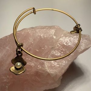 Alex and Ani gold pearl in clam bracelet